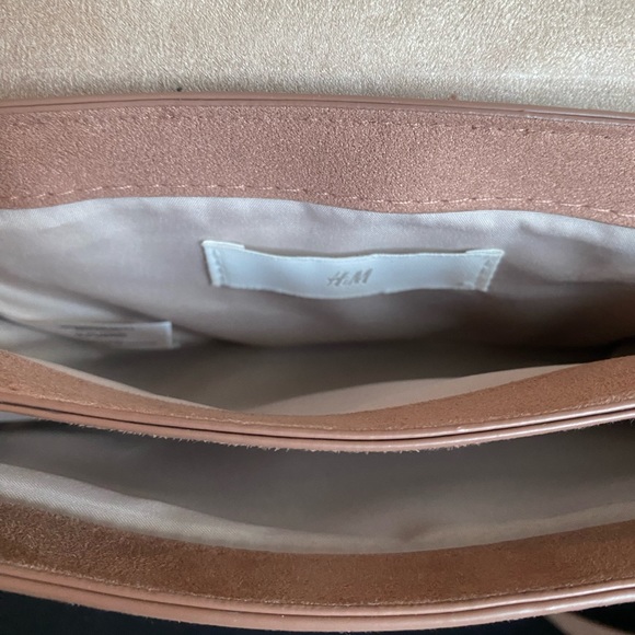 Blush Pink Shoulder Bag with Gold Chain - Picture 5 of 5